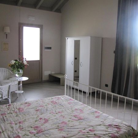 Agriturismo Bassanine Monticelli dʼOngina الغرفة الصورة