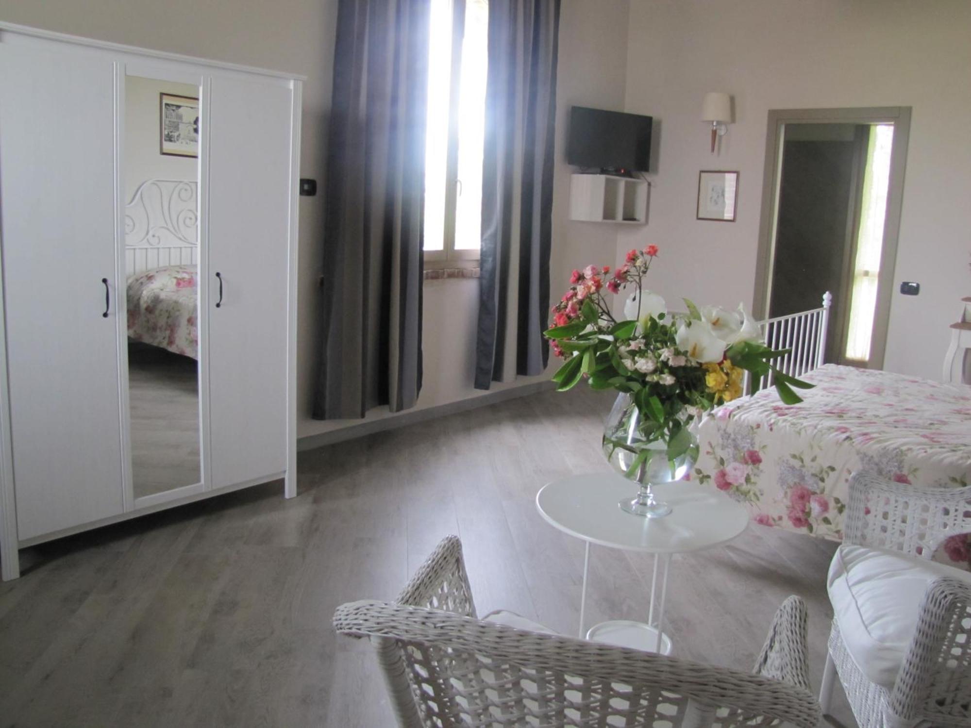 Agriturismo Bassanine Monticelli dʼOngina الغرفة الصورة