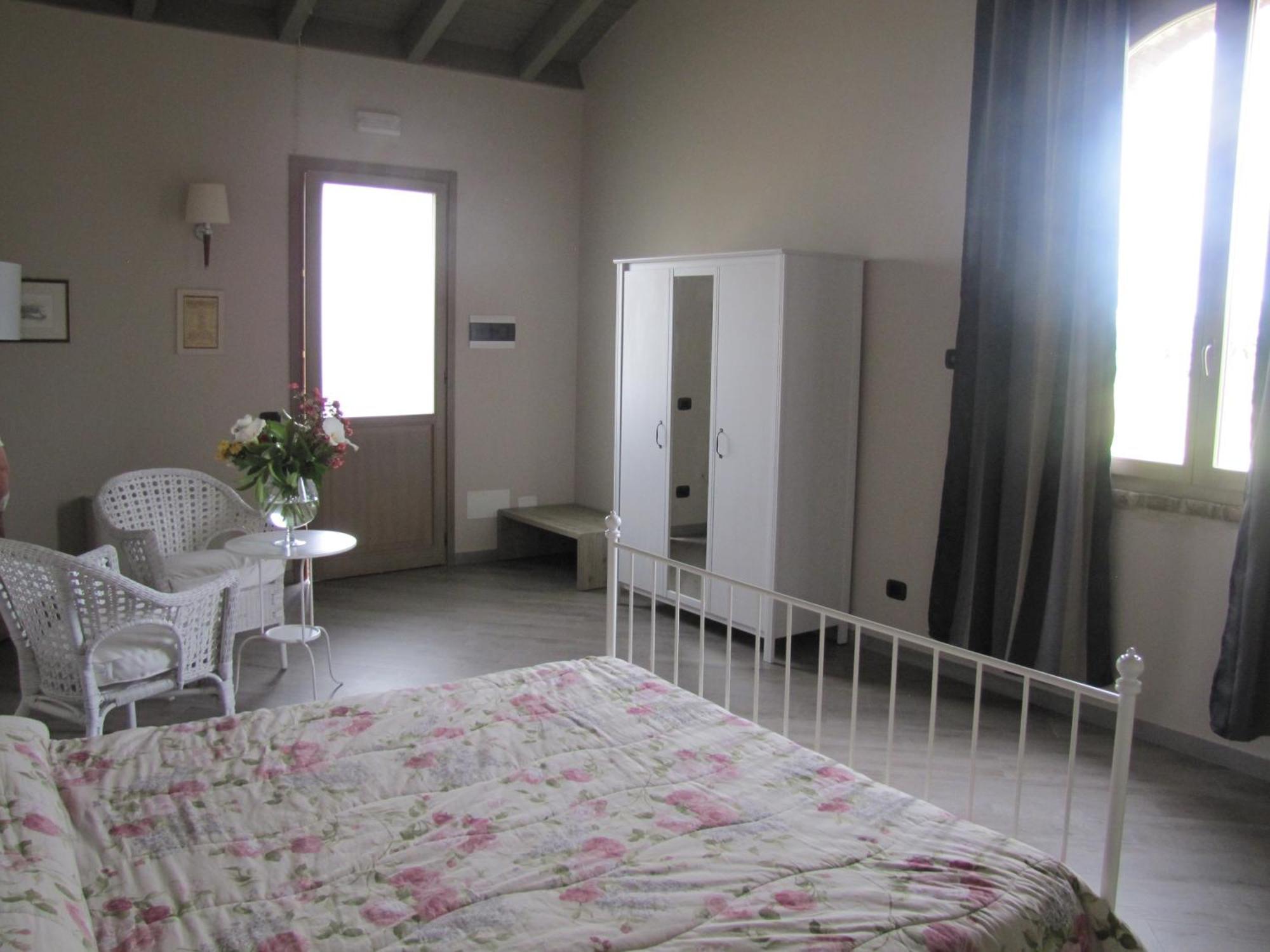 Agriturismo Bassanine Monticelli dʼOngina الغرفة الصورة