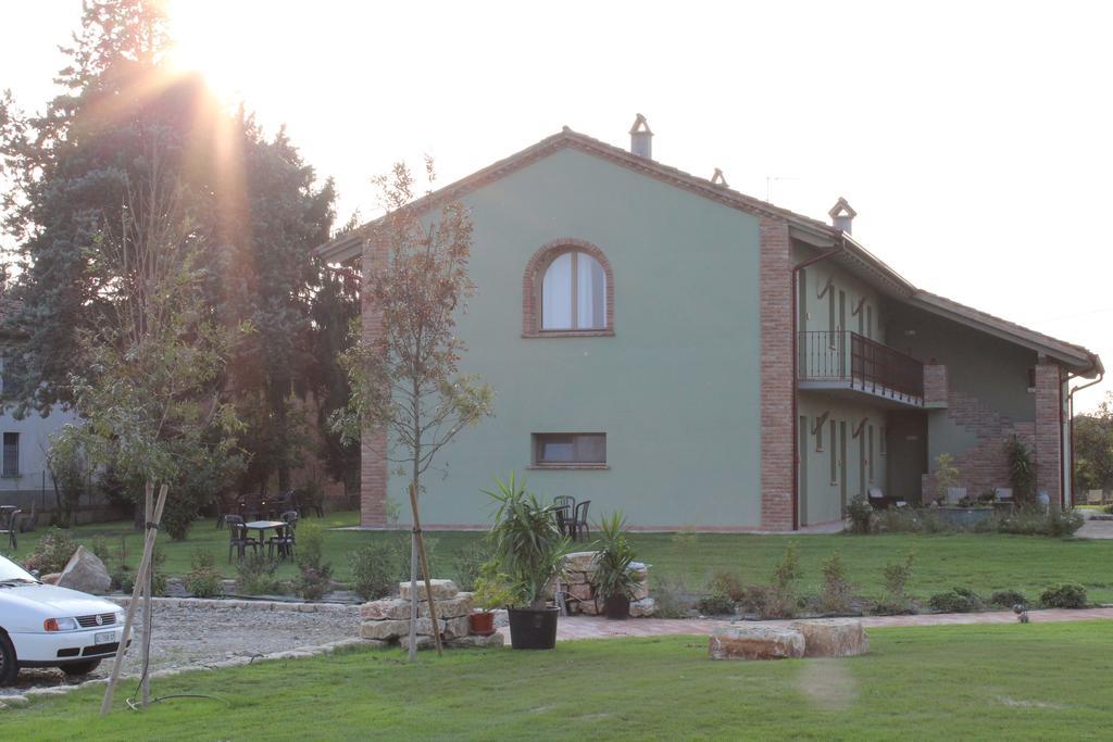 Agriturismo Bassanine Monticelli dʼOngina المظهر الخارجي الصورة