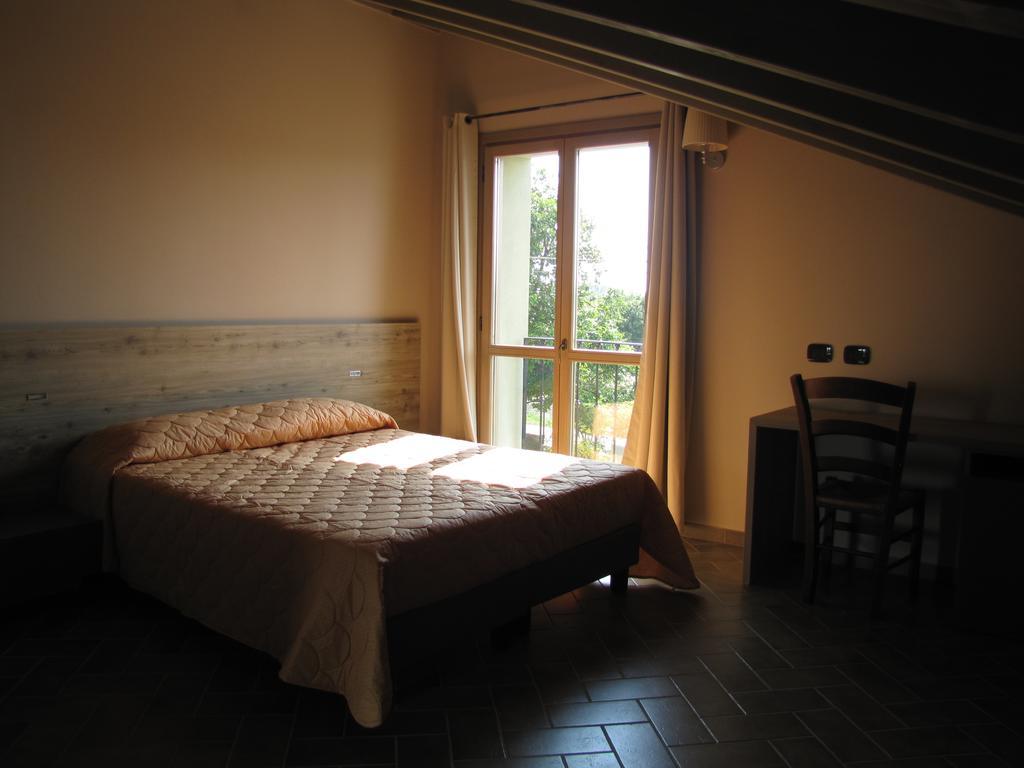 Agriturismo Bassanine Monticelli dʼOngina المظهر الخارجي الصورة
